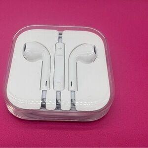 White Wired Earbuds with In-Line Remote